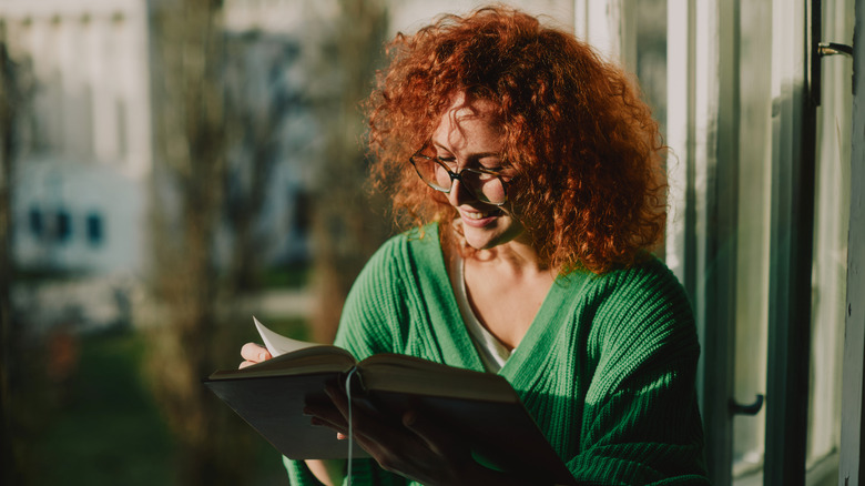 Woman with red hair reading