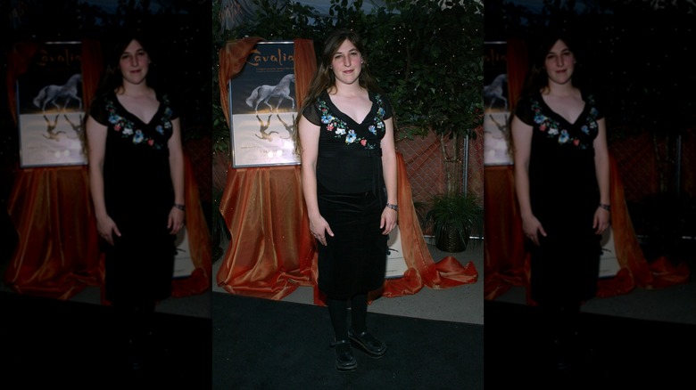 Mayim Bialik posing