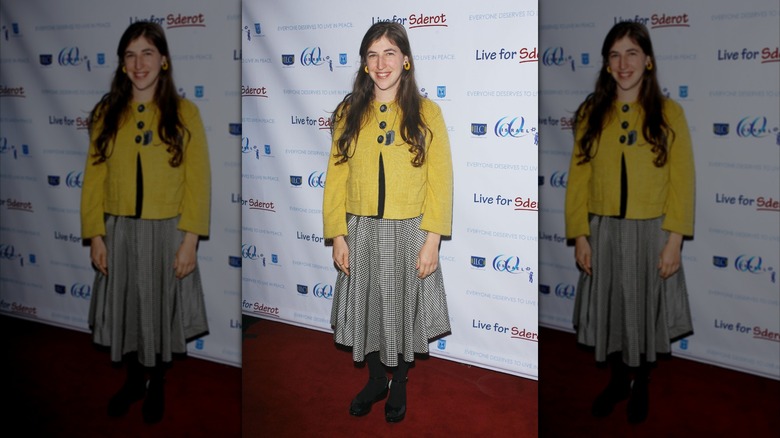 Mayim Bialik posing