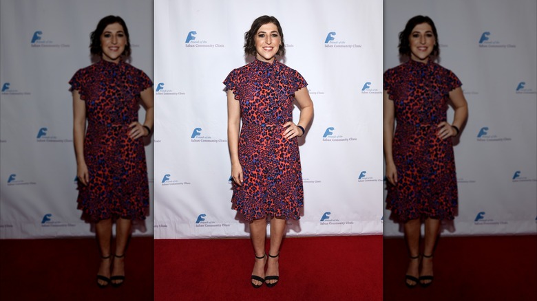 Mayim Bialik posing