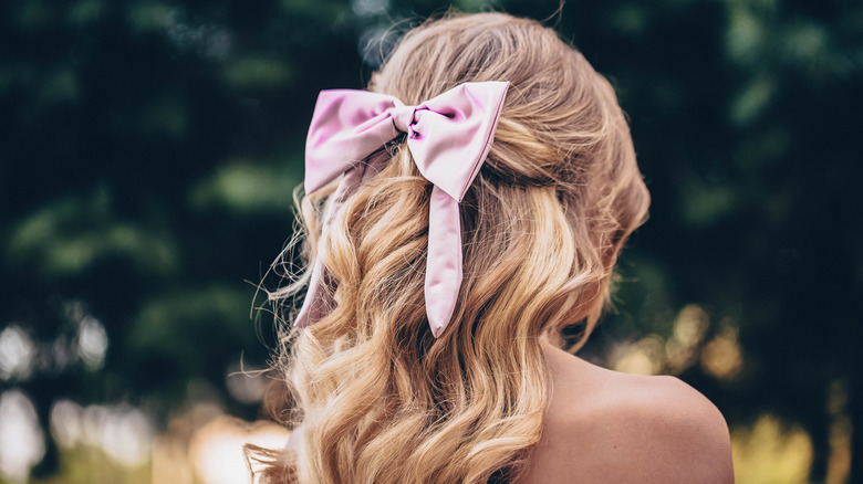 Blonde woman with a bow in her hair 