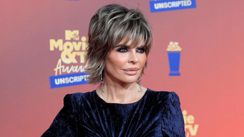 The Full Beauty Transformation Of Lisa Rinna Is Head-Turning