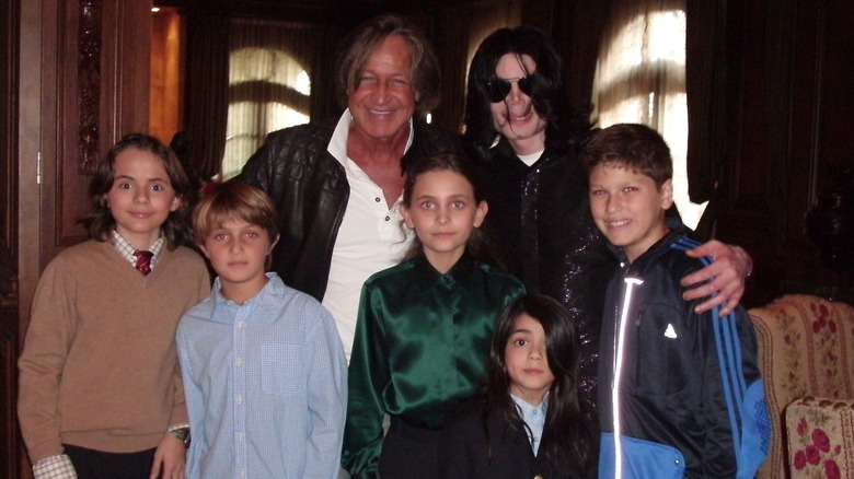 Paris Jackson posing with Michael Jackson, her siblings, and Mohamed Hadid in 2008