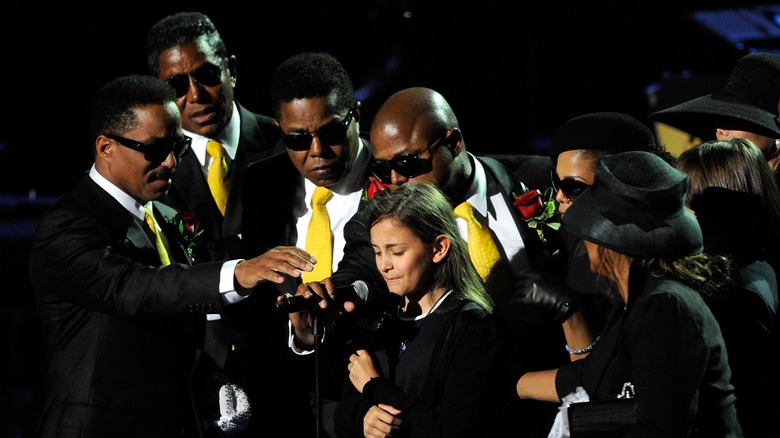 Paris Jackson on stage with her family members in 2009.