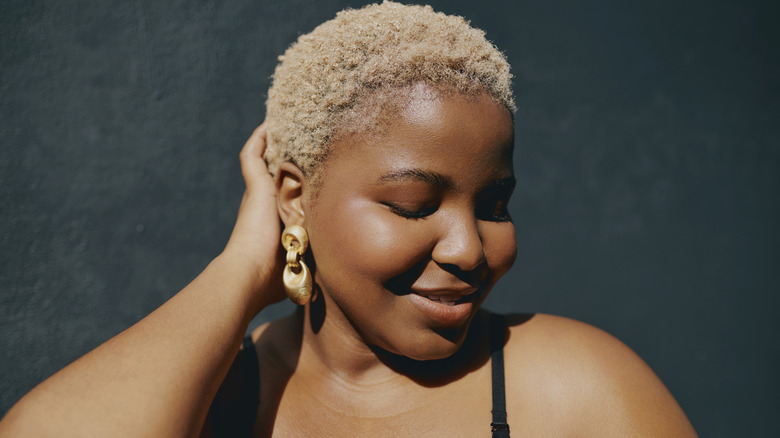 Woman with short blond hair