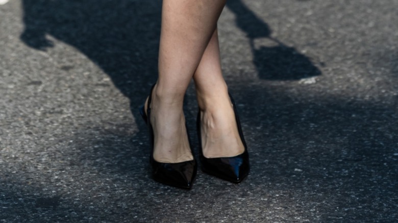 Feet wearing black pumps
