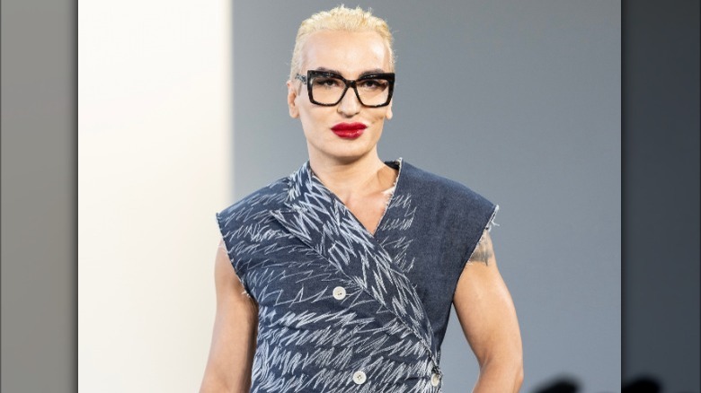 blonde model in red lipstick