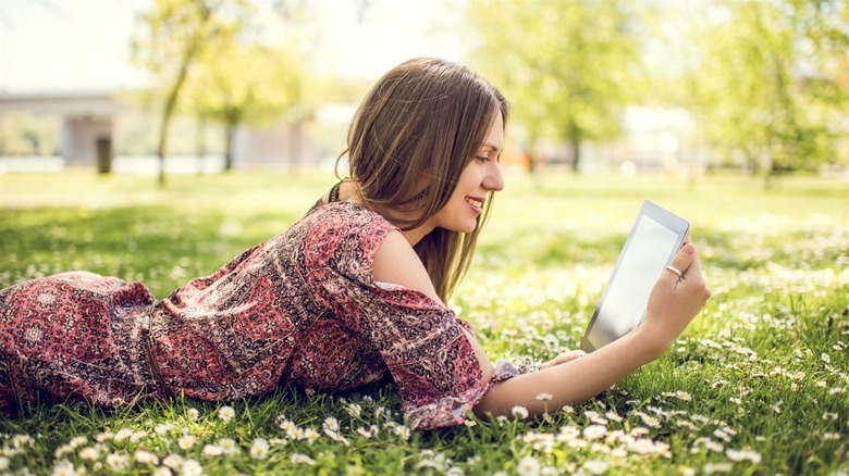 Woman reading a Kindle