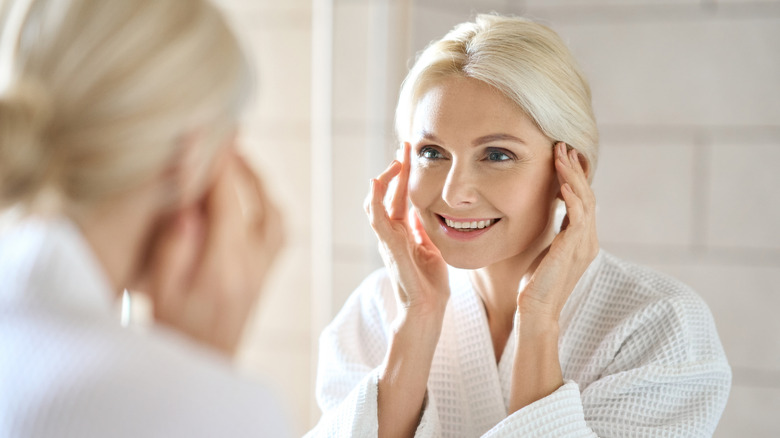 Mature woman wears eyeliner