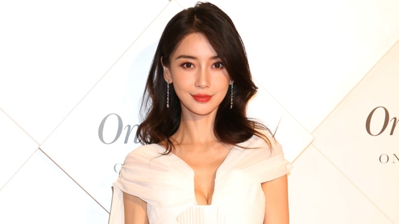 Angelababy posing on the red carpet