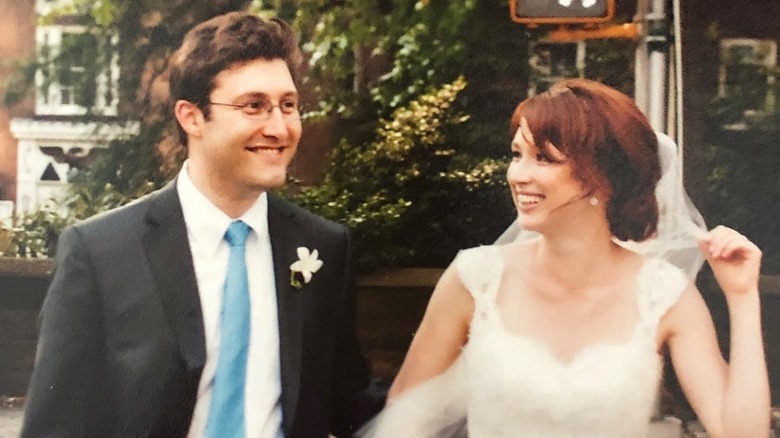 Michael Koman and Ellie Kemper on their wedding day