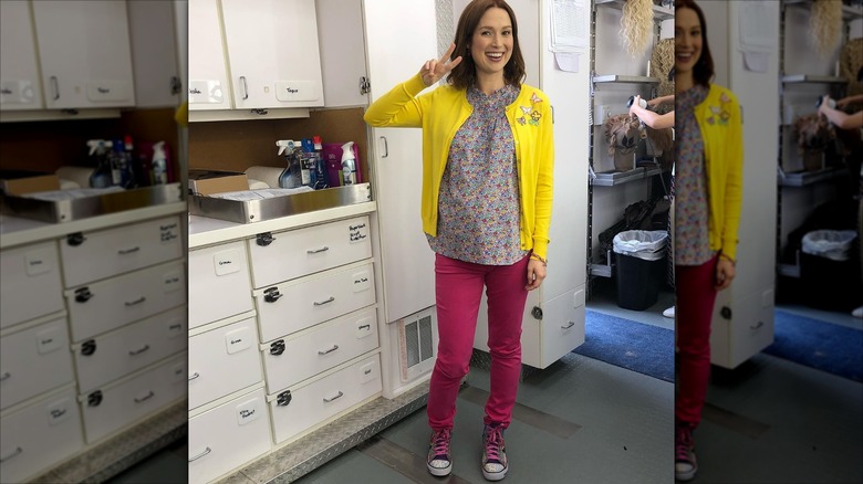 Ellie Kemper dressed as Kimmy Schmidt in 2019