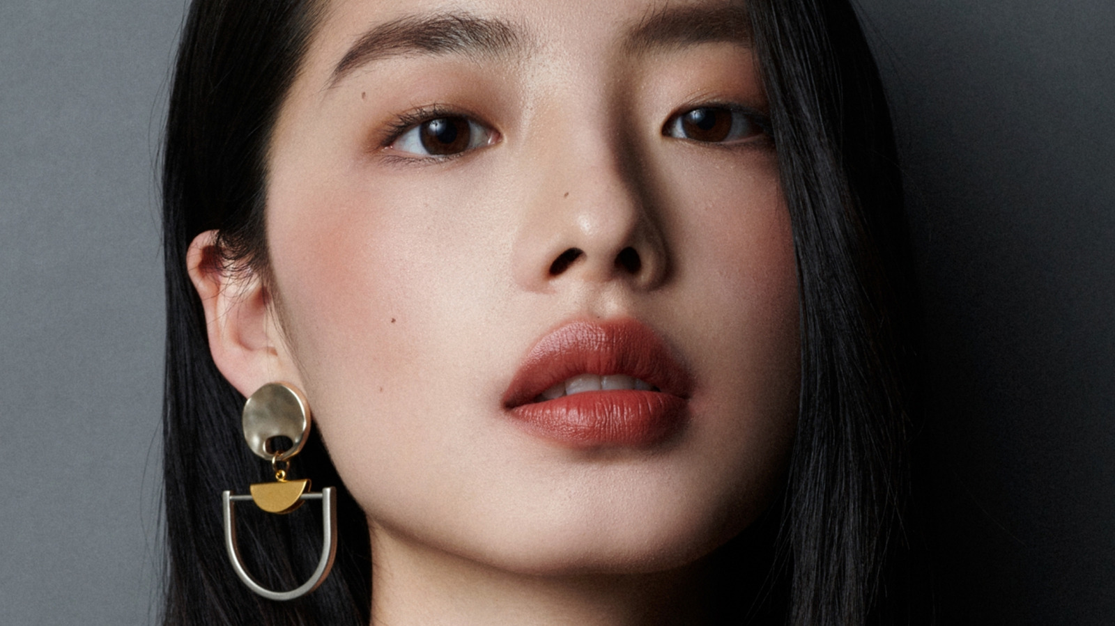 The Once-Outdated Jewelry Trend You'll See Everywhere In Winter 2026