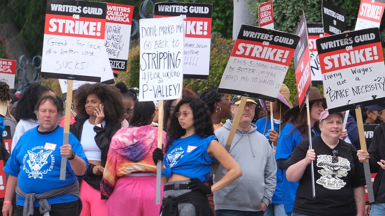 Striking members of WGA 