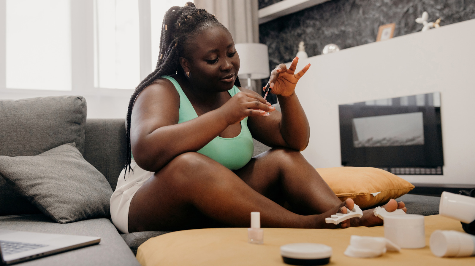 The Perfect Pedicure Colors For You Depending On Your Zodiac Sign - Women