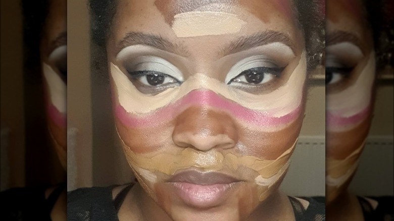 Woman tries rainbow contour hack 