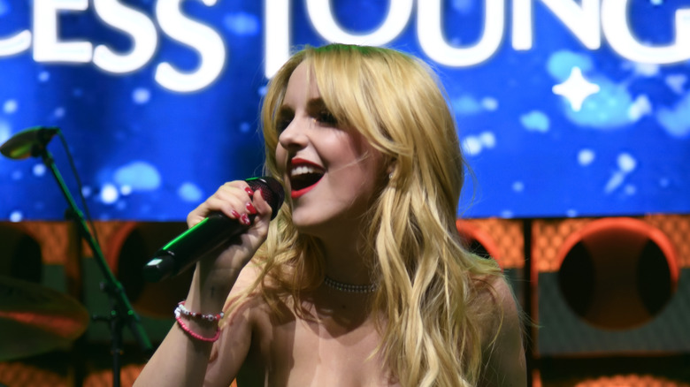 Mckenna Grace singing