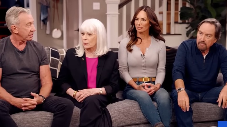 Still of Tim Allen, Patricia Richardson, Debbe Dunning, and Richard Karn on a couch