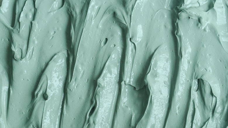 Bentonite clay 