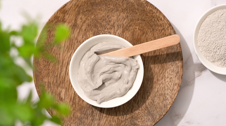 Bentonite clay in a bowl 