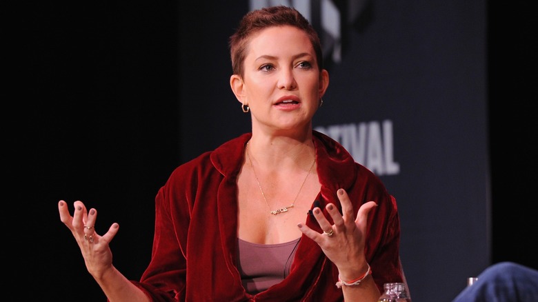 Kate Hudson with short, dark hair in 2017