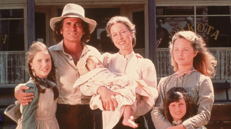A promotion photo of the "Little House of the Prairie" cast