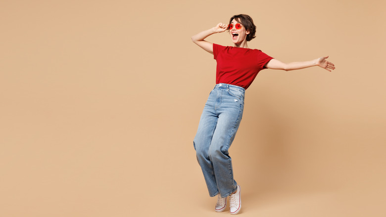 Woman wearing a red shirt