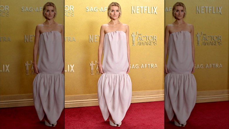 Sarah Pidgeon in a shapeless pink dress at the Actor's Awards 2026