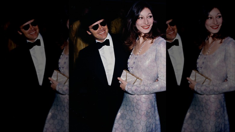 Anjelica Houston in a sparkly dress at the 1975 Oscars while posing alongside Jack Nicholson