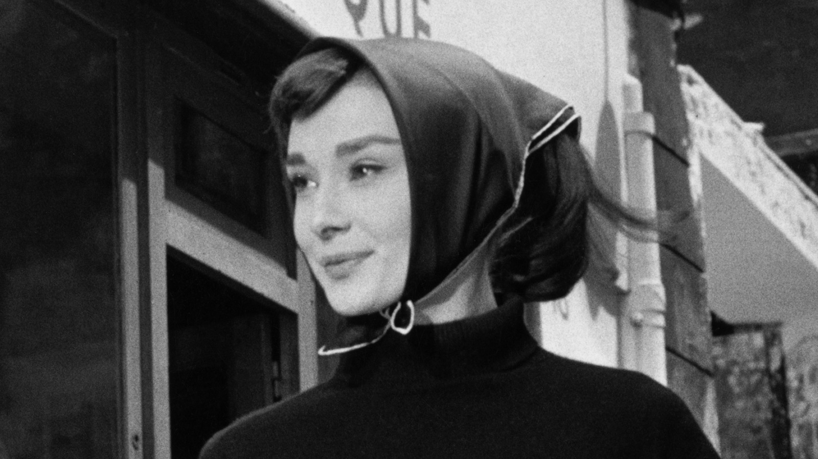 Throwback Pics Of Old Hollywood Stars Showing Off Their Summer Style - Women