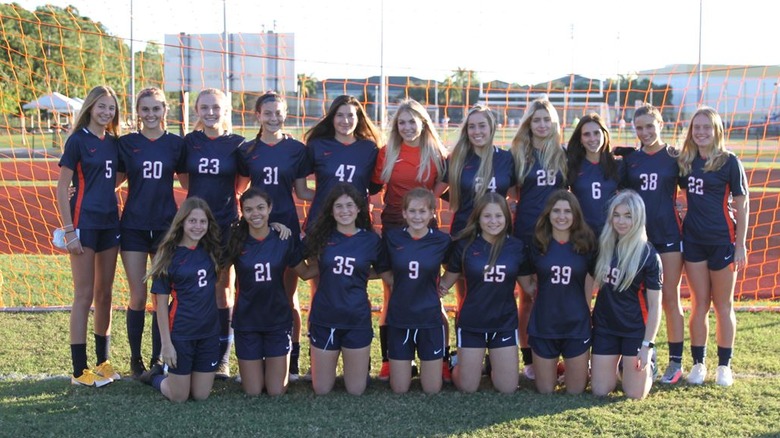 Sam Woods alongside with her soccer teammates