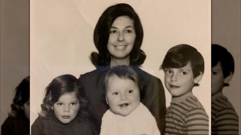 Young Savannah Guthrie with her mom and siblings