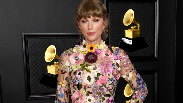 Taylor Swift red carpet