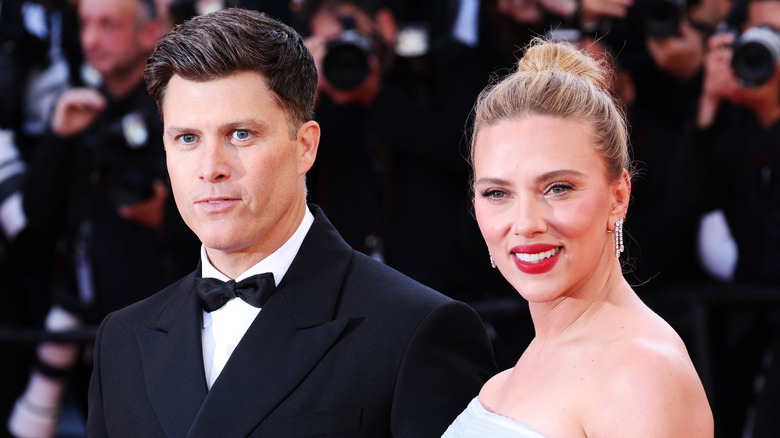 Colin Jost and Scarlett Johansson posing together on the red carpet