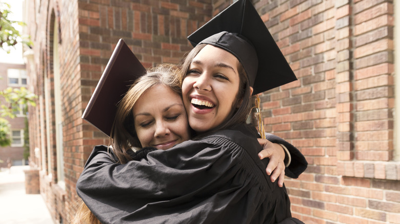 A graduate hugging her mom 