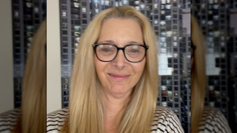 Lisa Kudrow filming herself without makeup on