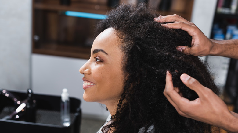 Black woman getting a new hairstyle 