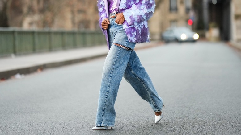 What s The Difference Between Mom And Dad Jeans And How Are We Wearing Them Anyway