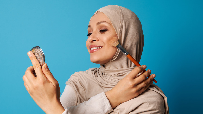 Woman applying bronzer