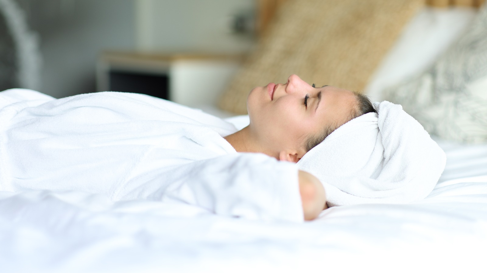 Should You Use A Terrycloth Pillowcase If You Sleep With Wet Hair?