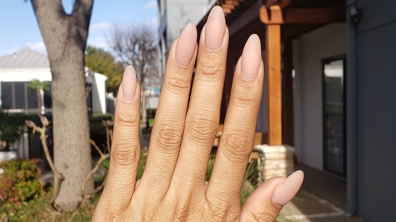 Neutral matte nails