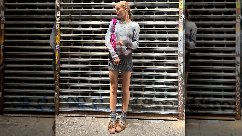 Slim-fit sweatshirt summer outfit