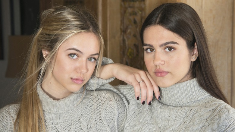 Delilah and Amelia Hamlin posing together