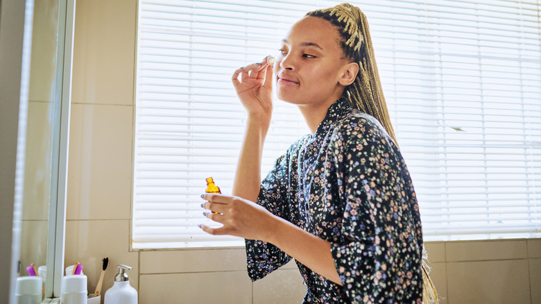 Applying face oil