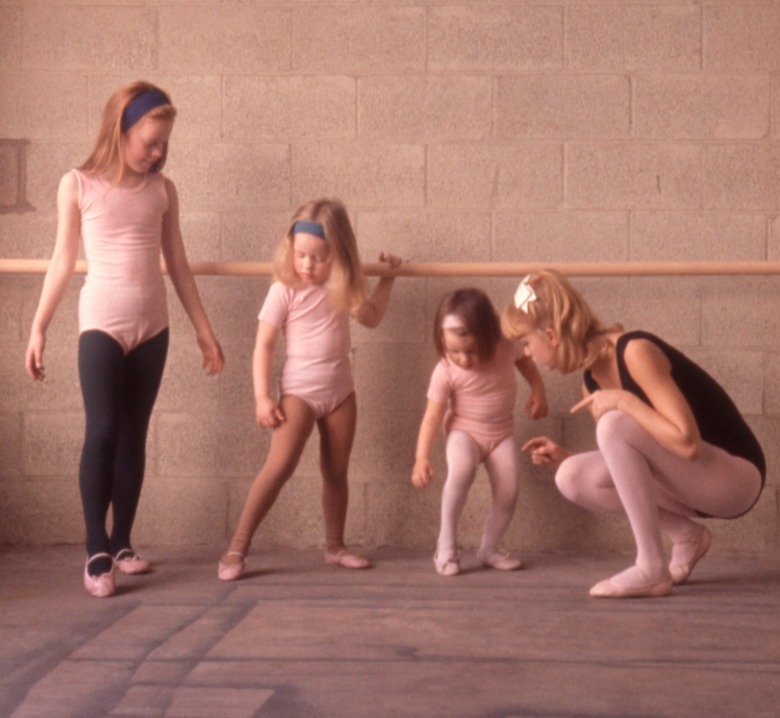 Goldie Hawn teaching ballet