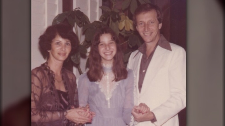 Young Lisa Kudrow and her parents